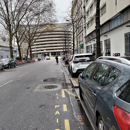 Au Centre De La Part Dieu ليون